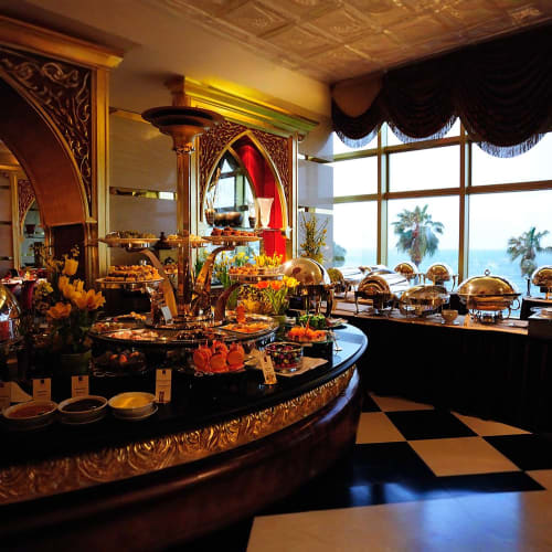 https://d1i3enf1i5tb1f.cloudfront.net/Tour-Images/Final/Al-Iwan-At-Burj-Al-Arab-509796/1761650272496_S.jpg