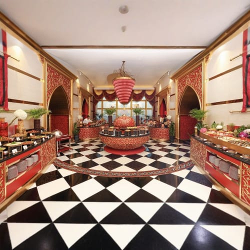 https://d1i3enf1i5tb1f.cloudfront.net/Tour-Images/Final/Al-Iwan-At-Burj-Al-Arab-509796/1761650577077_S.jpg