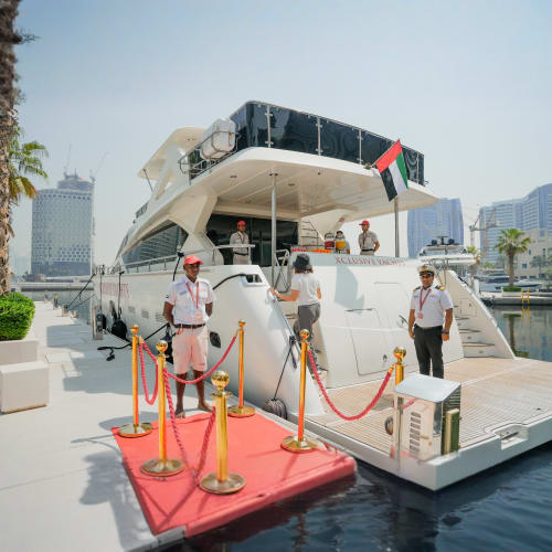 https://d1i3enf1i5tb1f.cloudfront.net/Tour-Images/Final/Canal-Yacht-Tour-509930/1765435562564_S.jpg