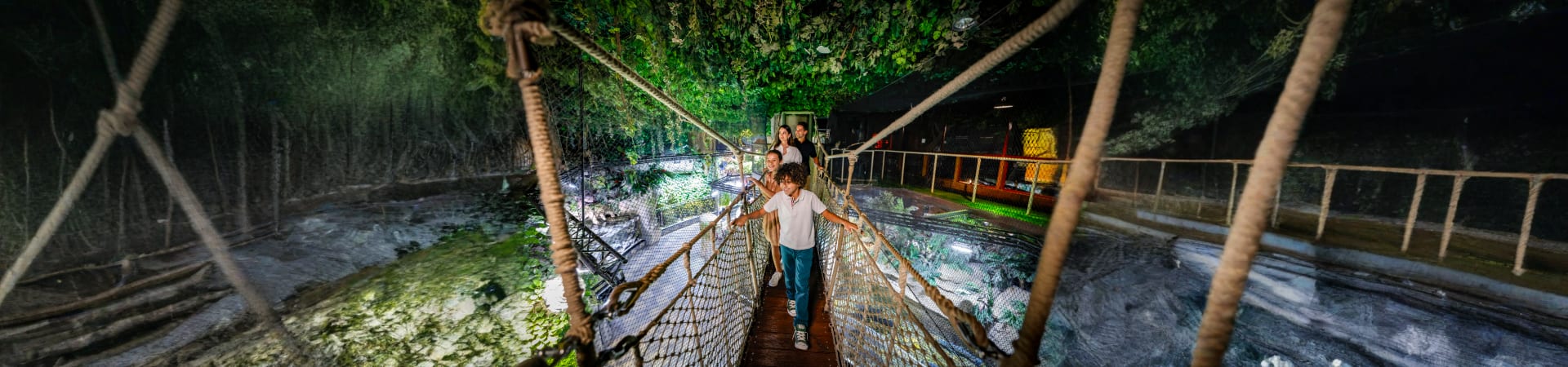 dubai-mall-aquarium-underwater-zoo-dubai-uae