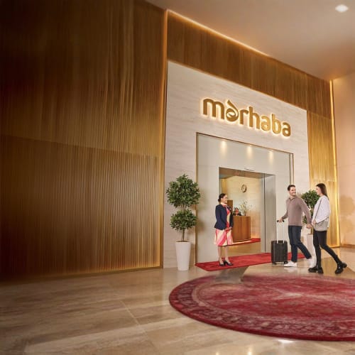 passangers-entering-marhaba-lounge