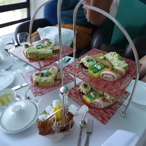 https://d1i3enf1i5tb1f.cloudfront.net/Tour-Images/Final/Sky-View-Bar-At-Burj-Al-Arab-509798/1761652139761_S.jpg