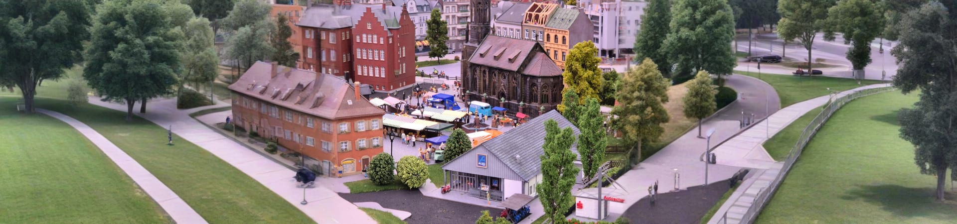 small_worlds_city_dubai