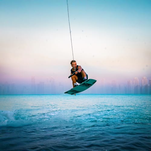 https://d1i3enf1i5tb1f.cloudfront.net/Tour-Images/Final/Wake-Boarding-Dubai-15min-510230/1771845682102_S.jpg