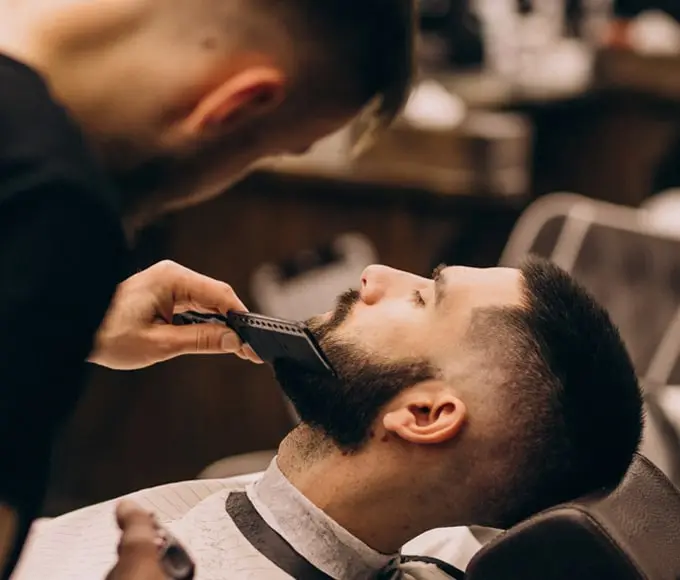 Men's Hair Salon Men's Grooming Barber Shop Dubai Gold Comb Salon
