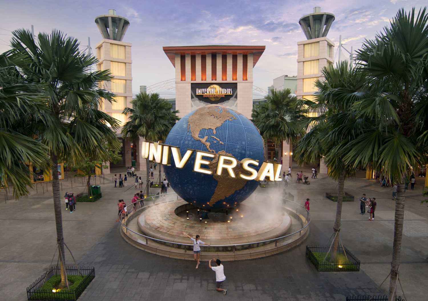 People roaming around universal studios